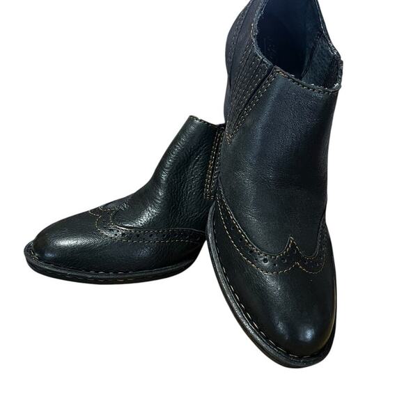 New in BOX-Born Chattel 71/2 women’s black ankle boots - Picture 3 of 11